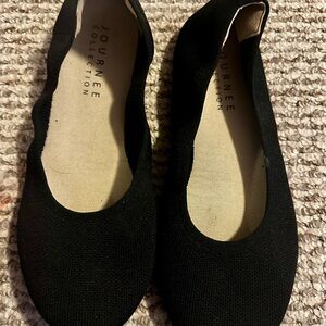 Journee Collection Women's Elegant Black Ballet Flats